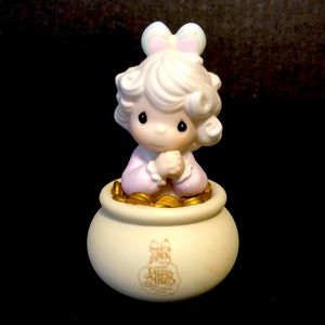 Precious Moments Figurine vtg